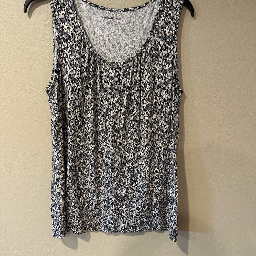 Croft & Barrow Black and White Pleated Sleeveless Tank Top